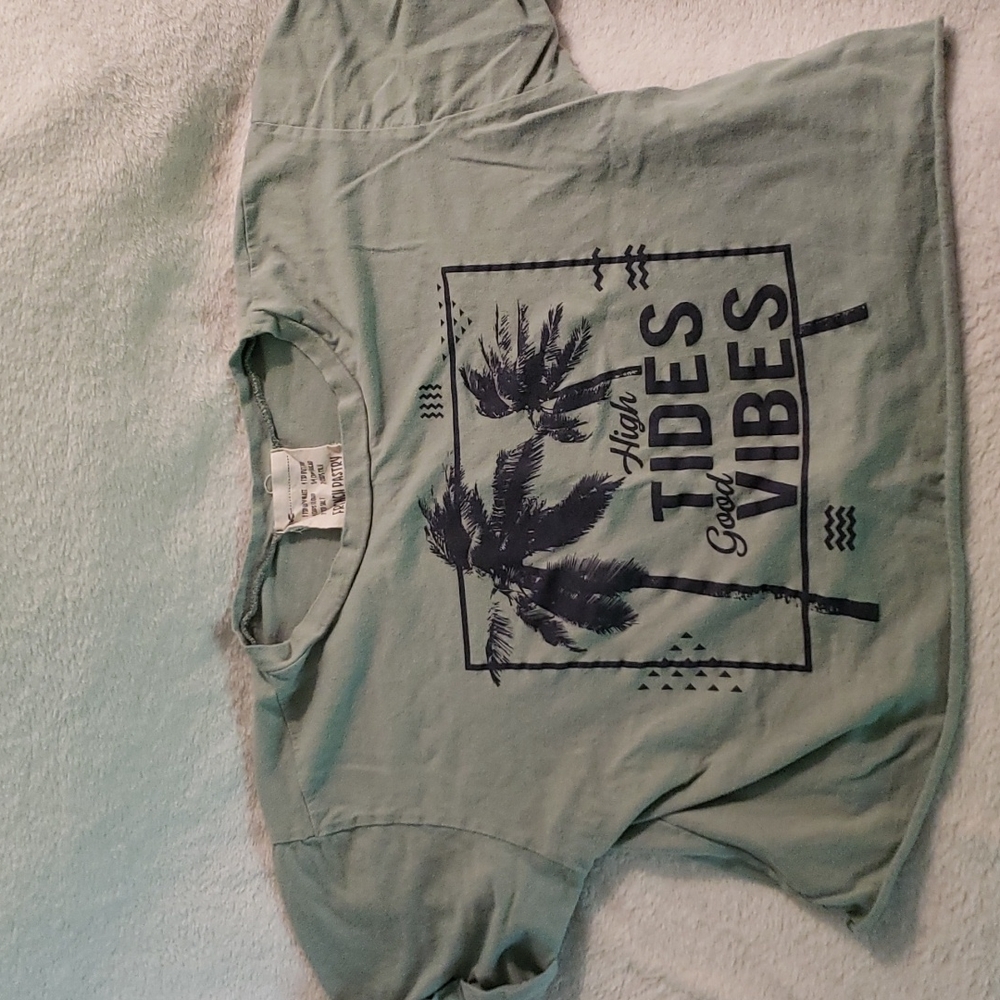 Medium made by French pastry it's green with navy blue print size medium